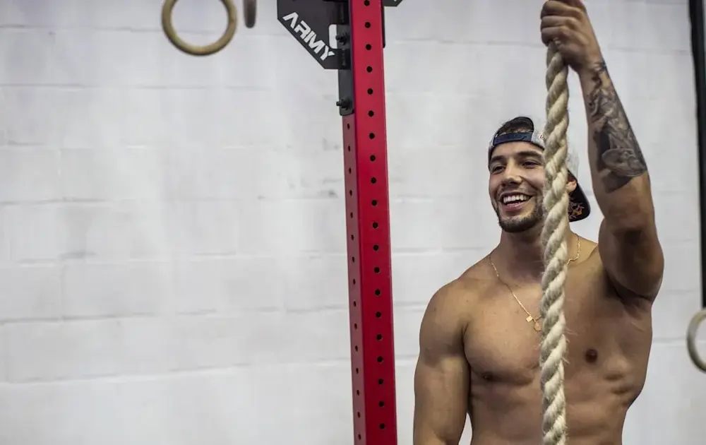 Cross trening co to? Poznaj korzyści i różnice z CrossFitem