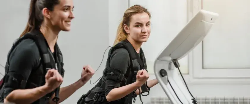 Trening EMS na czym polega: skuteczna metoda poprawy formy i zdrowia