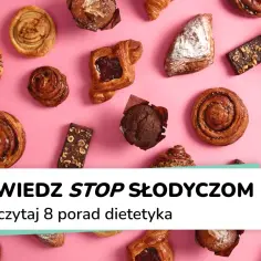 Słodkie wypieki na różowym tle. Chcesz wiedzieć, jak przestać jeść słodkie? Przeczytaj 8 porad dietetyka.