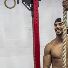 Cross trening co to? Poznaj korzyści i różnice z CrossFitem