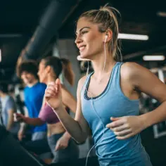 Interwały czy cardio: które treningi są skuteczniejsze dla Ciebie?