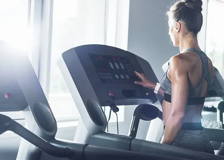 Ile razy w tygodniu cardio na redukcji, by uniknąć stagnacji w odchudzaniu?