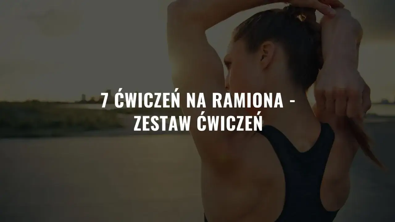 Kobieta wykonuje ćwiczenia na ramiona, by pozbyć się obwisłych ramion. Zestaw ćwiczeń dla jędrnych ramion.