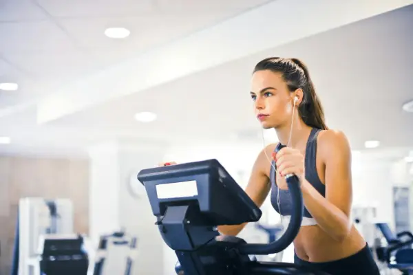 Jak skutecznie połączyć trening cardio i siłowy dla lepszych efektów