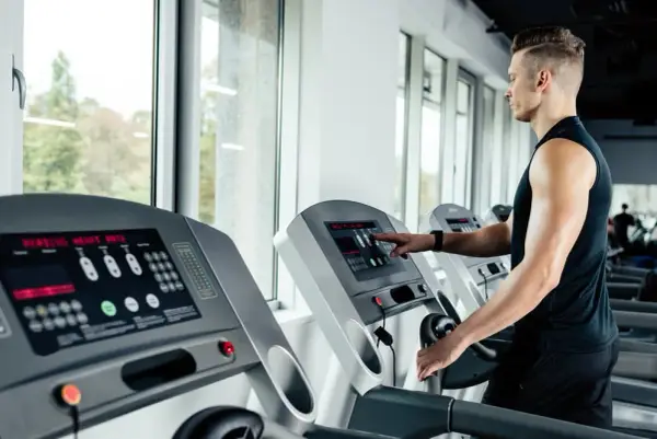 Czy robić cardio po treningu siłowym? Poznaj skutki i błędy do uniknięcia