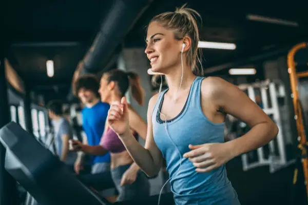 Interwały czy cardio: które treningi są skuteczniejsze dla Ciebie?