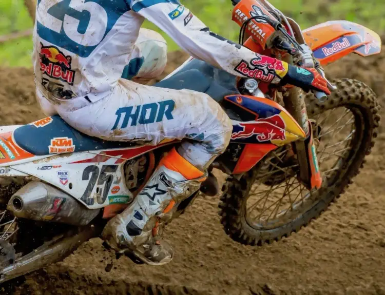 Co to jest "cross"? Motocross, trening i inne znaczenia